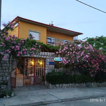Apartments Maricic 200 Meters From The Beach 노비비노돌스키 외부 사진