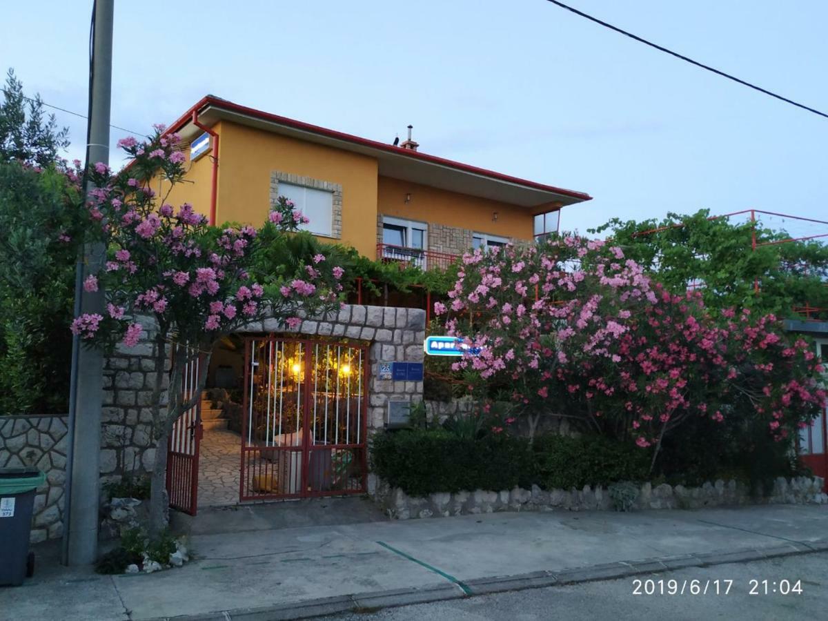 Apartments Maricic 200 Meters From The Beach 노비비노돌스키 외부 사진